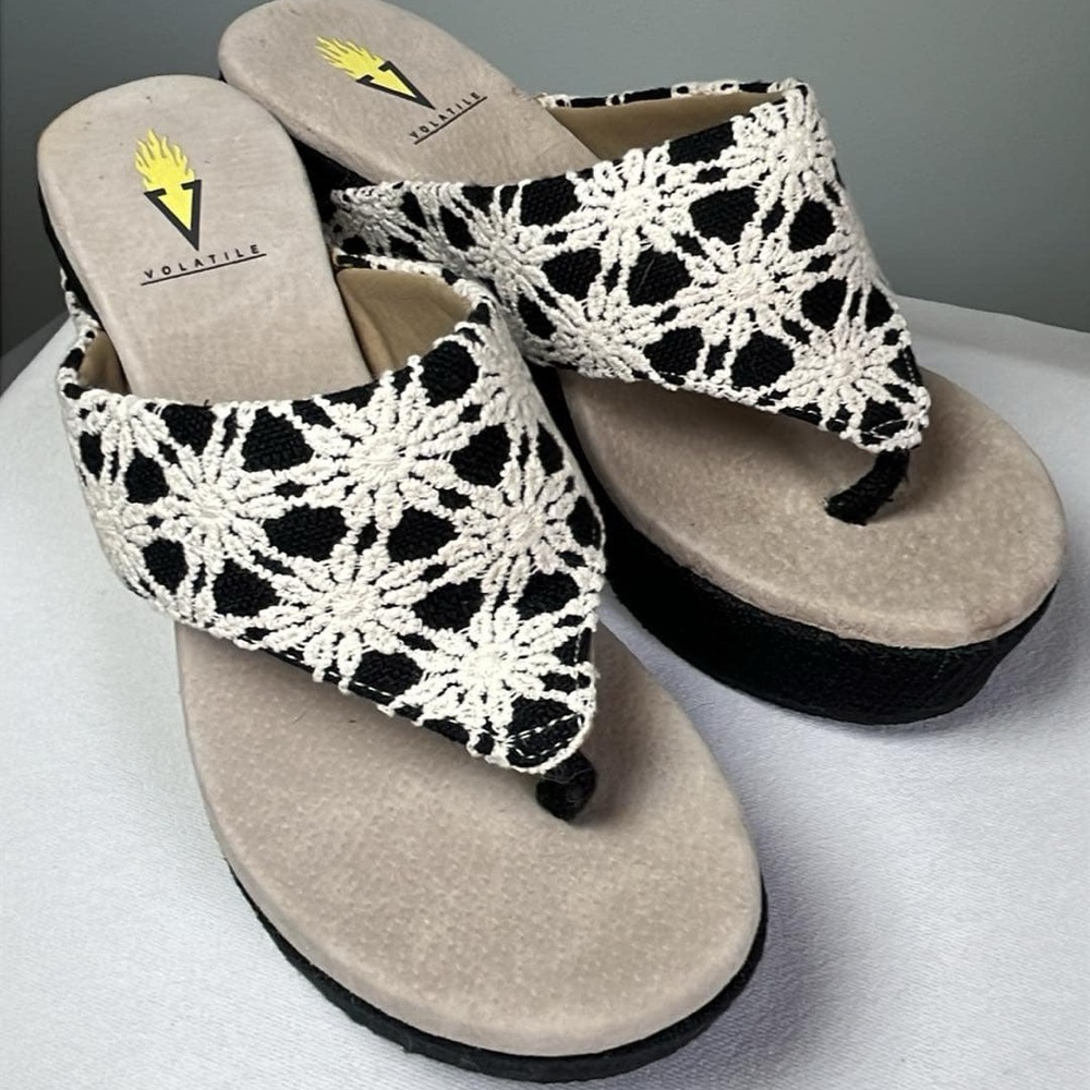 Volatile Women's Black and White Sandals‎